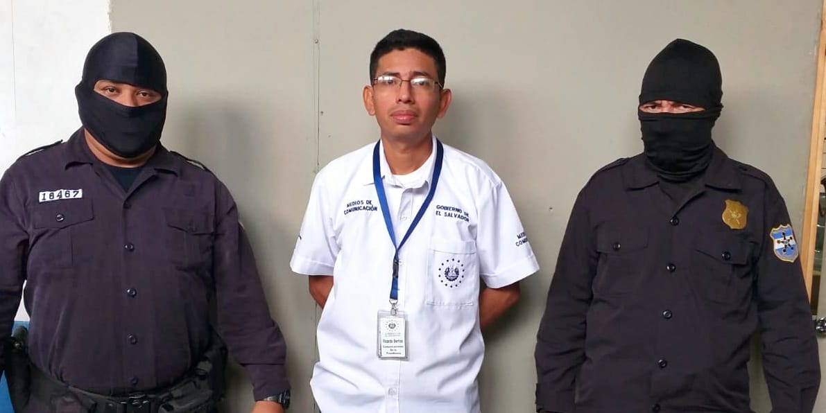 pnc-captura-a-estafador-en-soyapango-que-se-hacia-pasar-por-empleado-de-gobierno